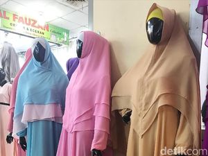 Tren Ramadan: Khimar Makin Jadi Primadona di Tanah Abang Tren Ramadan: Khimar Makin Jadi Primadona di Tanah Abang