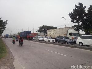 Pantura Demak Macet karena Rob, Arus Lalin ke Semarang Dialihkan Pantura Demak Macet karena Rob, Arus Lalin ke Semarang Dialihkan