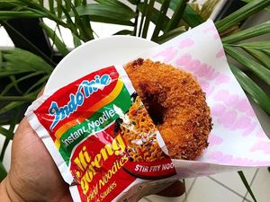 Unik! Saat Mie Goreng Instan Dijadikan Donat di Australia Unik! Saat Mie Goreng Instan Dijadikan Donat di Australia