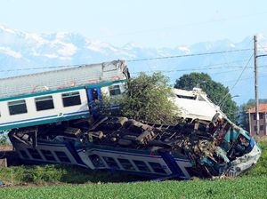 Parahnya Tabrakan Kereta-Truk di Italia yang Tewaskan 2 Orang
