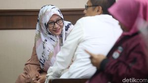 Ditemani Istri, Anas Urbaningrum Ajukan PK Kasus Hambalang