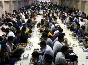 Nikmatnya Buka Puasa Bersama di Masjid Istiqlal