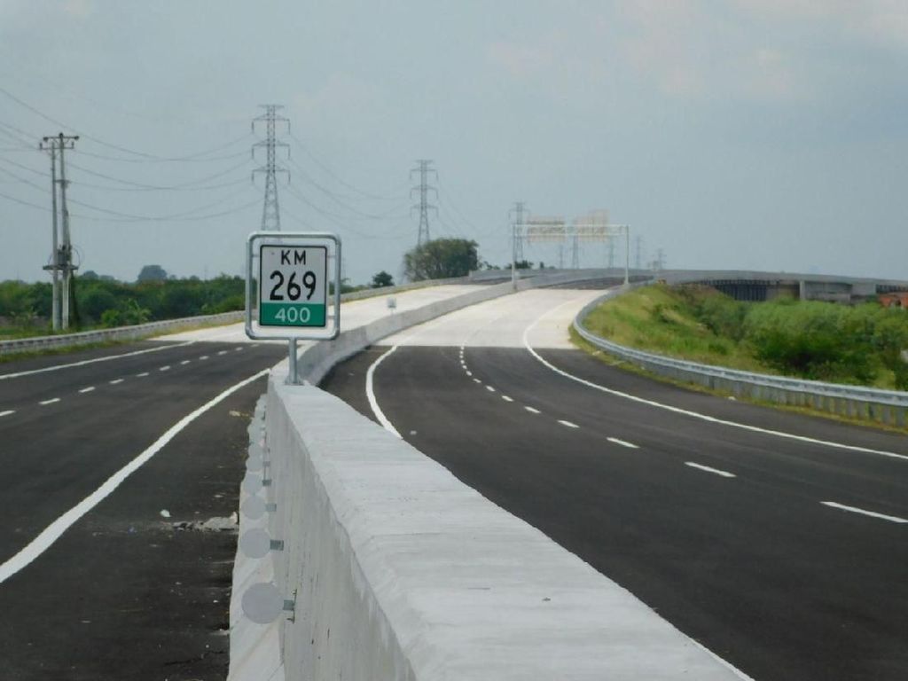 Menjajal Tol Terusan Brexit yang Mau Dipakai Buat Mudik Menjajal Tol Terusan Brexit yang Mau Dipakai Buat Mudik