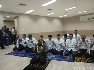 Bandara Kertajati Siap Dipakai, Gubernur Aher Sujud Syukur