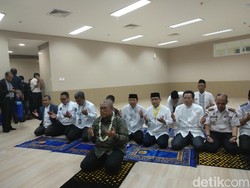 Bandara Kertajati Siap Dipakai, Gubernur Aher Sujud Syukur