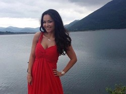 Anita, wanita cantik ini adalah istri dari bek Liverpool Dejan Lovren. Suaminya kemungkinan masih absen karena belum pulih dari cedera. (Istimewa)