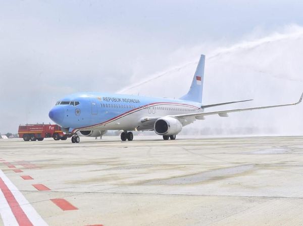 Penampakan Pesawat Jokowi yang Kena Siram di Bandara Kertajati