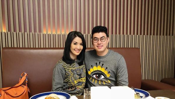 Cantiknya Asty Ananta Saat Kulineran Bareng Suami, Nikmati Pasta hingga Nasi Bakar