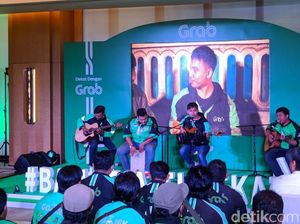 Serunya Lihat Driver Grab dan Go-Jek Bikin Band Musik Serunya Lihat Driver Grab dan Go-Jek Bikin Band Musik