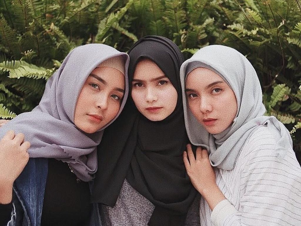 Foto: Deretan Hijabers Cantik yang Masuk Manajemen Selebgram Awkarin