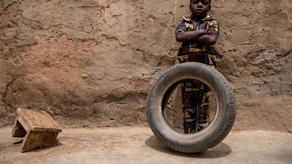 Potret Menarik Perbandingan Mainan Anak Miskin dan Kaya