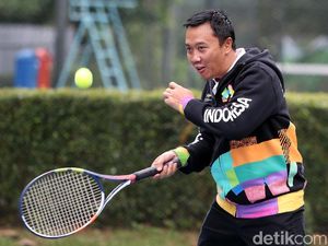 Menpora Minta Via Vallen Sabar dan Pesepakbola Minta Maaf