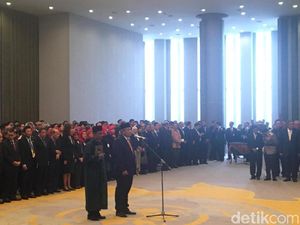 Sah! Perry Warjiyo Resmi Jadi Gubernur BI Sah! Perry Warjiyo Resmi Jadi Gubernur BI