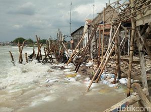 Diterjang Abrasi, 8 Rumah di Rembang Rusak Parah