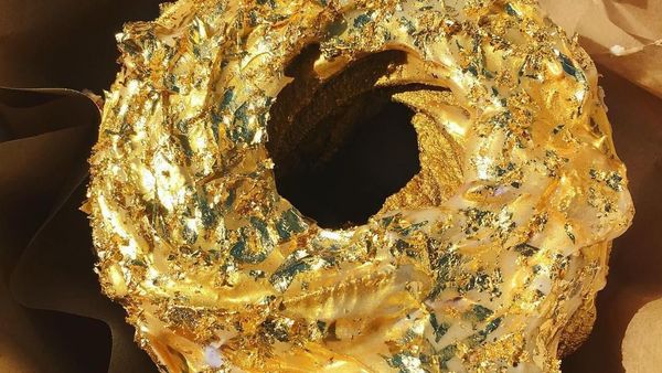 Mewah! Tren Makanan Berlapis Emas 24 Karat, dari Burger hingga Sushi