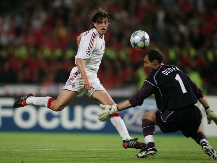 ISTANBUL, TURKEY - MAY 25:  AC Milan forward Hernan Crespo of Argentina scores the third goal past Liverpool goalkeeper Jerzy Dudek of Poland during the European Champions League final between Liverpool and AC Milan on May 25, 2005 at the Ataturk Olympic Stadium in Istanbul, Turkey.  (Photo by Alex Livesey/Getty Images)