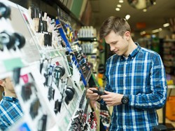 Kocak! Begini Jadinya Kalau Suami Beli Makeup untuk Istrinya