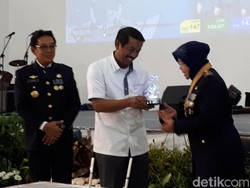 Risma Buka Peluang untuk Arek-arek Suroboyo jadi Teknisi Lion Air