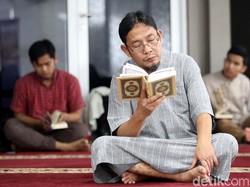 Apa yang Tidak Boleh Dilakukan Saat Itikaf? 3 Hal ini Harus Diperhatikan