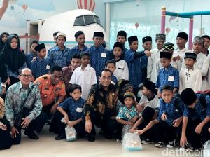 Menhub Ajak 73 Anak Yatim Terbang Perdana dari Bandara Kertajati