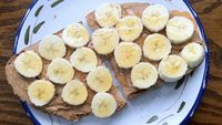 Cuma Punya 5 Menit untuk Sahur? 10 Makanan Ini Bisa Jadi Solusi