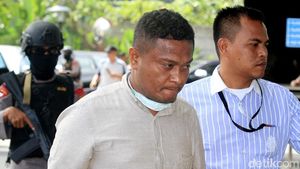 Tiba di KPK, Bupati Buton Selatan Bungkam
