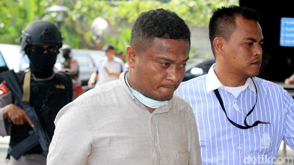Tiba di KPK, Bupati Buton Selatan Bungkam