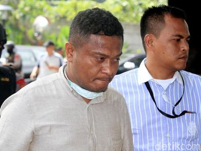 Tiba di KPK, Bupati Buton Selatan Bungkam