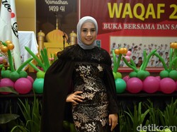 Gaya Hijab Modern, Shinta Bachir Minta Doakan Agar Lebih Syari