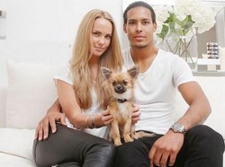 Virgil van Dijk, ketangguhan bek jangkung milik Liverpool ini tak lepas dari dukungan sang istri Rike Nooitgedag (Istimewa)