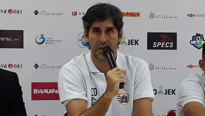 Pelatih Persija Jakarta Stefano Cugurra Teco menegaskan kesiapan timnya bekerja ekstra keras lawan Persipura Jayapura (Foto: Amalia Dwi Septi) Pelatih Persija Jakarta Stefano Cugurra Teco menegaskan kesiapan timnya bekerja ekstra keras lawan Persipura Jayapura (Foto: Amalia Dwi Septi)