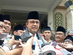 Anies Minta Bina Marga Perbaiki Lubang yang Bikin Mobil Nyungsep Anies Minta Bina Marga Perbaiki Lubang yang Bikin Mobil Nyungsep