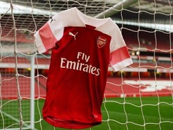 Sementara Arsenal bekerja sama dengan Puma sejak 2019 hingga 2024 dengan nilai kontrak mencapai 60 juta pounds atau Rp 1,079 triliun. (Foto: Istimewa)