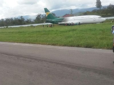 Penampakan Pesawat Kargo Tergelincir di Bandara Wamena