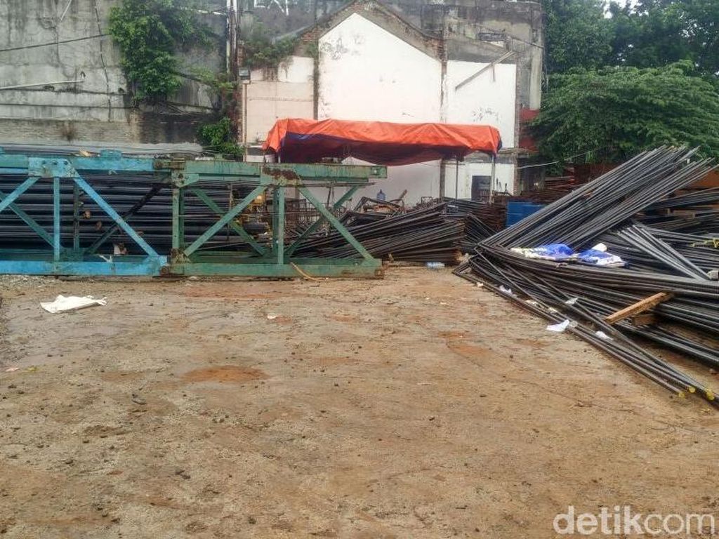 Drum Meledak Dekat Sidang Aman Ada di Proyek Apartemen, Brimob Masuk Drum Meledak Dekat Sidang Aman Ada di Proyek Apartemen, Brimob Masuk