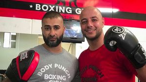 Foto: Macho! Maher Zain Isi Waktu Luang dengan Tinju dan Kickboxing