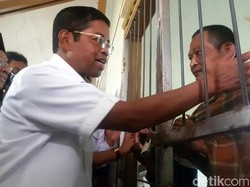 Di Sukabumi, Mensos Temui Orang Gangguan Jiwa dan Beri Bantuan