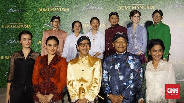 Para pemeran film 'Bumi Manusia'.