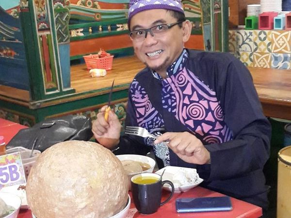 Ngebakso hingga Nyeruput Wedang Uwuh Jadi Favorit Ustaz Subki Al Bughury