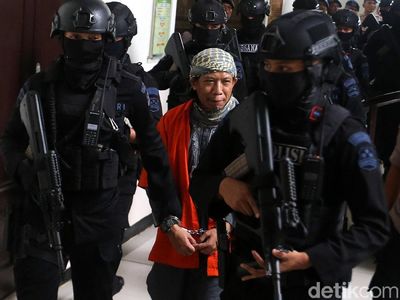 Abdurrahman Tiba di PN Jaksel dengan Pengawalan Ketat