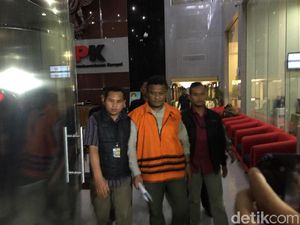 KPK Tahan Bupati Buton Selatan KPK Tahan Bupati Buton Selatan