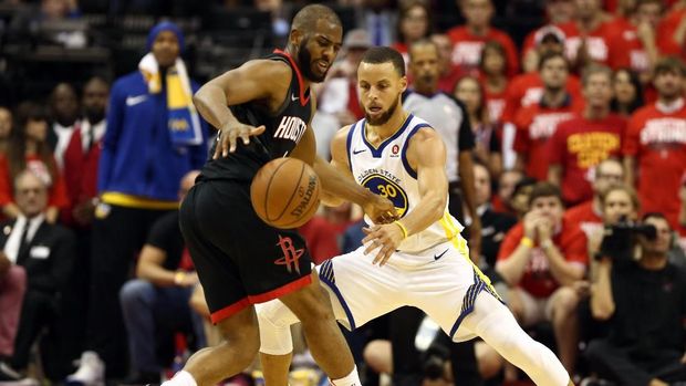 Chris Paul mengalami cedera hamstring di detik-detik akhir laga melawan Warriors.