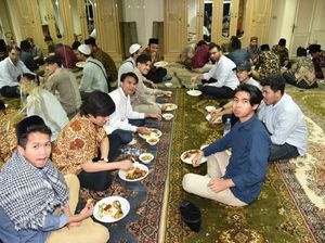 Semangat Puasa, Mahasiswa Indonesia Ramaikan Buka Bersama di KBRI Beirut