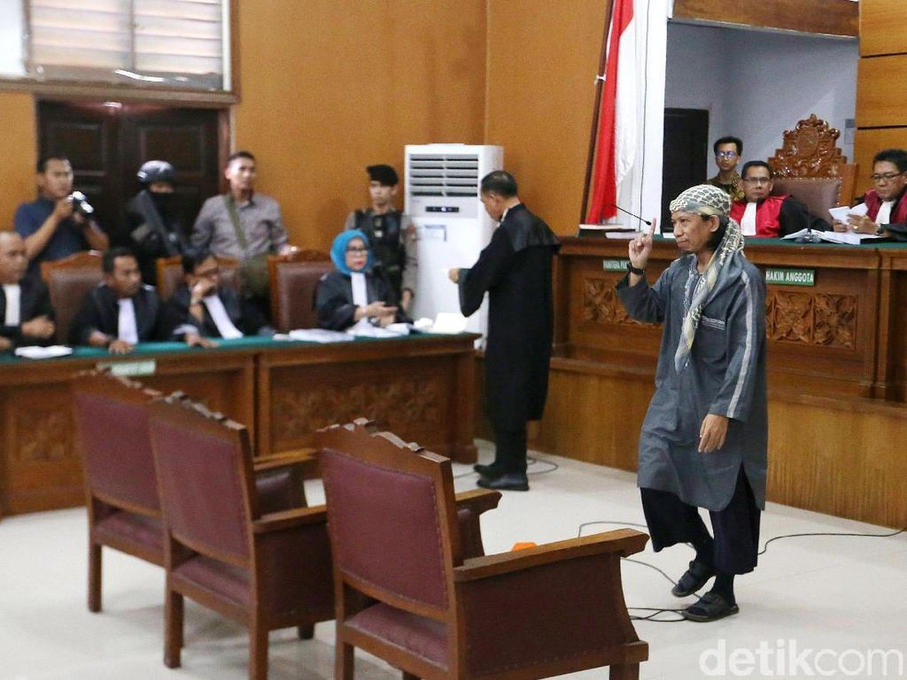 Jaksa Minta Hakim Tolak Pleidoi Aman Abdurrahman Jaksa Minta Hakim Tolak Pleidoi Aman Abdurrahman