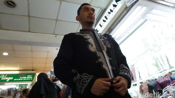 Pernah Lihat Baju Koko Black Panther Warna Hijau? Di Tanah Abang Ada