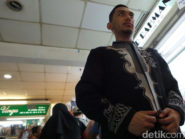 Pernah Lihat Baju Koko Black Panther Warna Hijau? Di Tanah Abang Ada