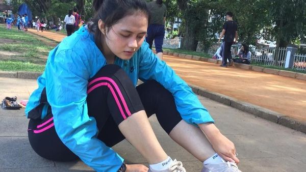 Gaya Olahraga Ismi Aisyah, Polwan Cantik yang Sempat Viral