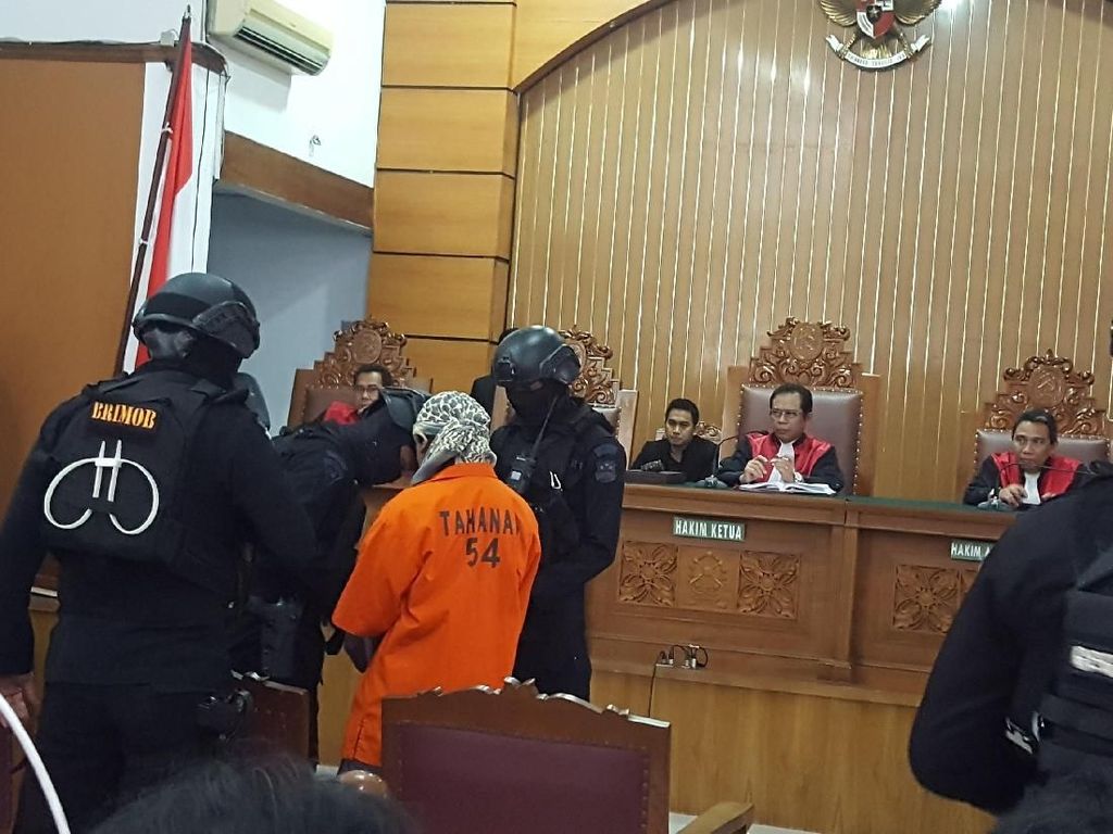 Teroris Abdurrahman Tiba di PN Jaksel, Sidang Pleidoi Dimulai Teroris Abdurrahman Tiba di PN Jaksel, Sidang Pleidoi Dimulai