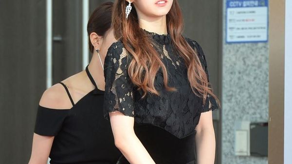 Foto: Saat Artis K-pop Tak Nyaman Pakai Baju Terlalu Seksi