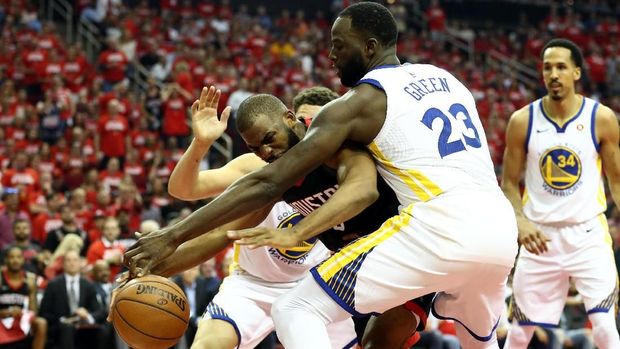 Draymond Green melakukan blunder di detik-detik terakhir pertandingan.